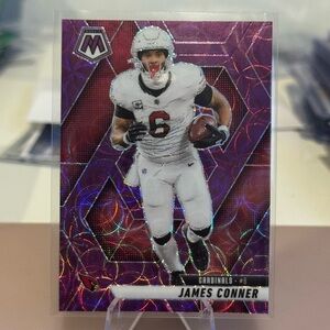 🔥 2025 James Conner Panini Mosaic Red Scope Prizm Rookie Card. Arizona Cardinals